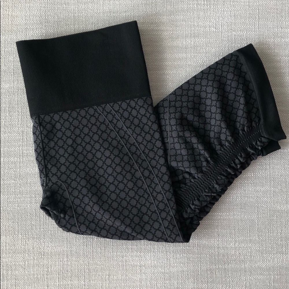 Lululemon crops